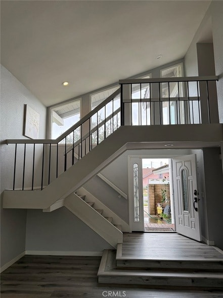 Building Photo - 408 N Flower St