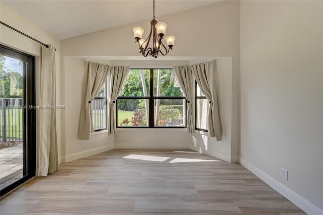 Building Photo - 7120 Hialeah Ln