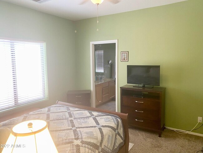 Building Photo - 710 N Tangerine Dr