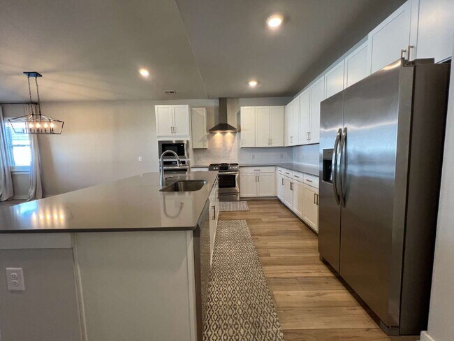 Building Photo - Luxury Living for Lease in Hendersonville!