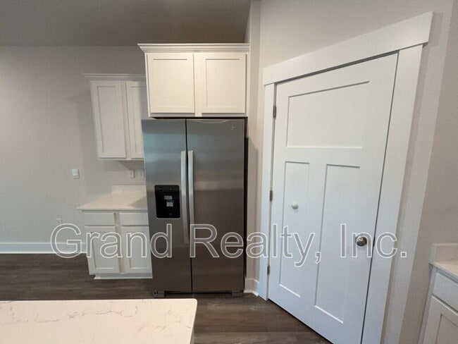 Building Photo - 5823 Sargassum Ln