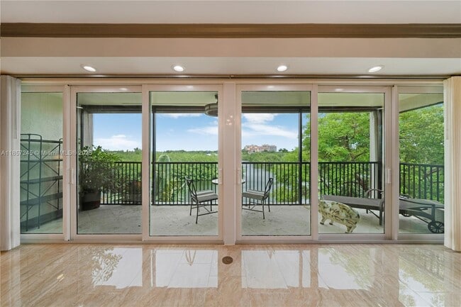 Building Photo - 6100 Paradise Point Dr