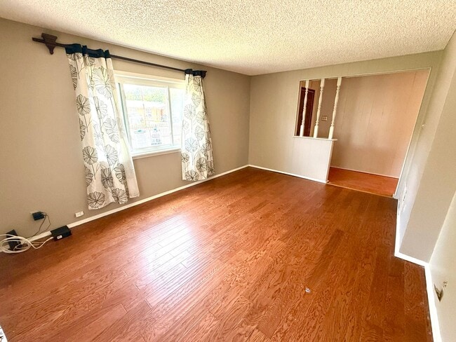 Building Photo - Charming 2-Bedroom Home with Flex Room & Gated Entry
