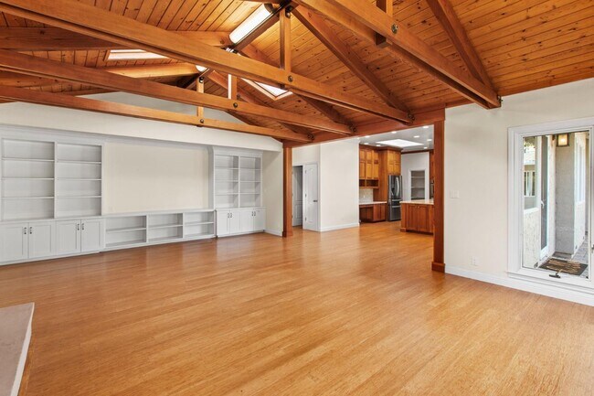 Building Photo - 27696 Vogue Ct