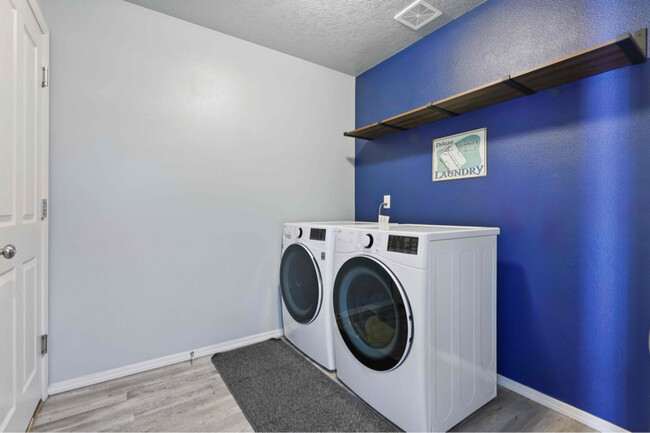 Building Photo - 984 N Star Bright Ln