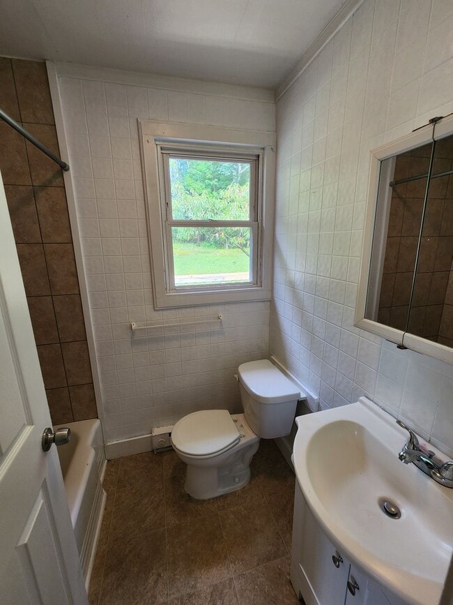 Building Photo - Cute and cozy 2 bedroom house in Canadensis