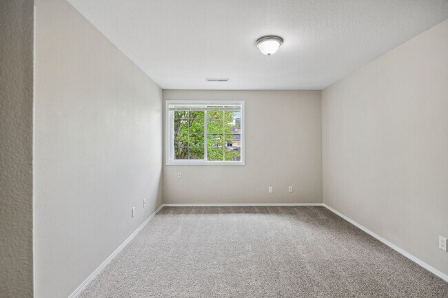 Building Photo - 6133SE