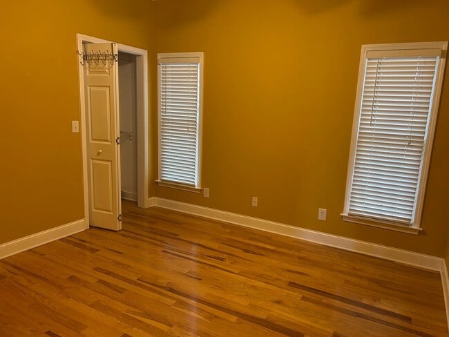 Building Photo - 3 or 4 Bedroom / 2 Bath Home   Kingsport TN