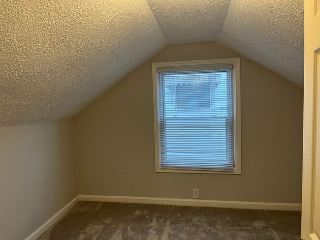 Building Photo - CHEVIOT - Adorable 3+ Bed 1 bath brick hom...