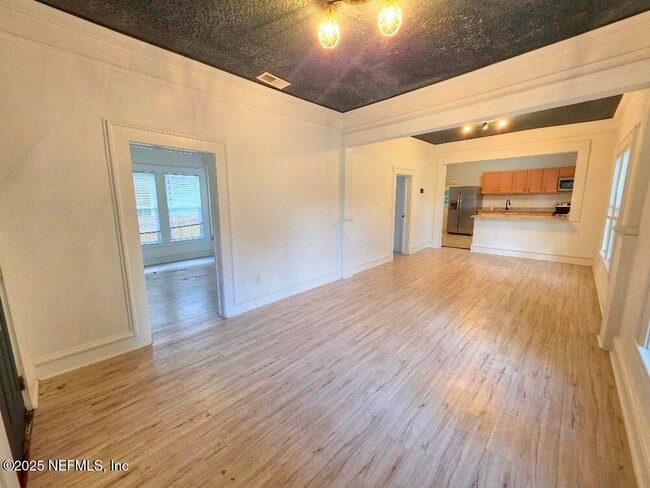 Building Photo - 3058 Phyllis St