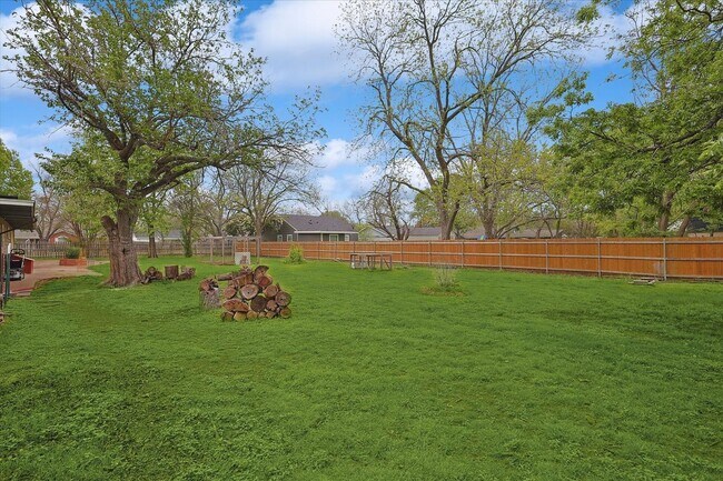 Building Photo - Amazing Historic 1940's Home in Original C...