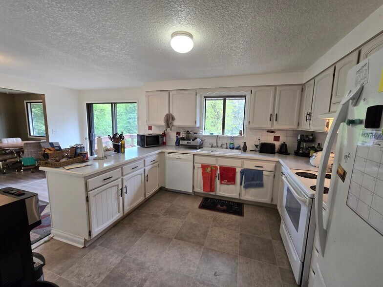 Building Photo - 1500 SE Eastwood Ct