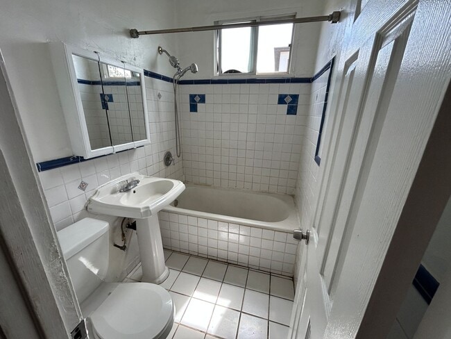 Building Photo - 1102 S Mariposa Ave