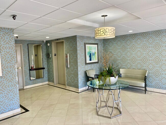 Front Lobby - 1115 S Elm Dr