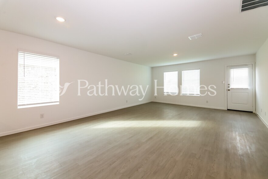 Building Photo - 1535 Lanner Mdws Ln