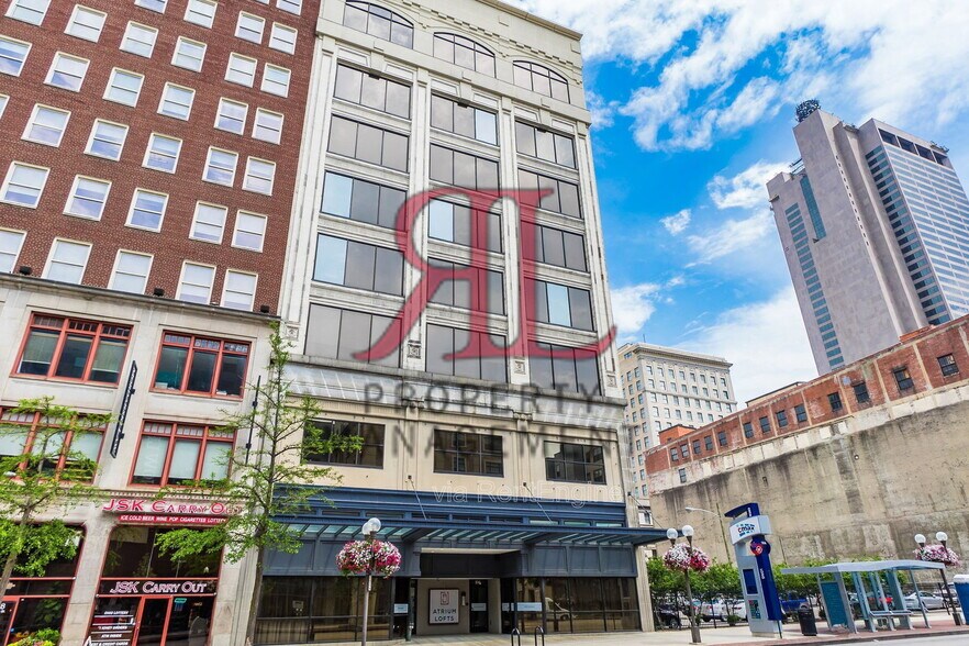 Building Photo - 106 N High St