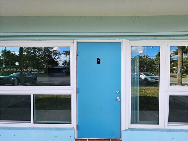 Building Photo - 733 NW 30th Ct