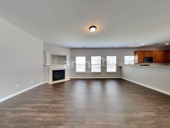 Building Photo - 621 English Oak Cir