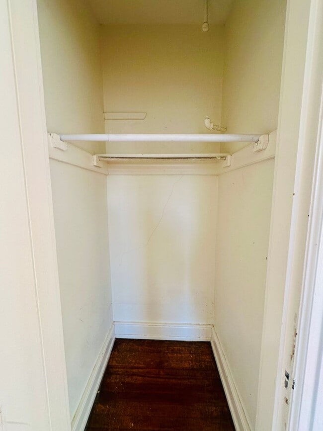 Building Photo - Charming 3bdrm/1.5bth Home Conveniently Located in Richmond's Carytown Area w/Private Balcony!!