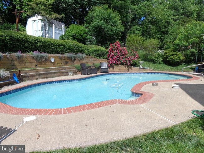 Building Photo - 7011 Hadlow Dr
