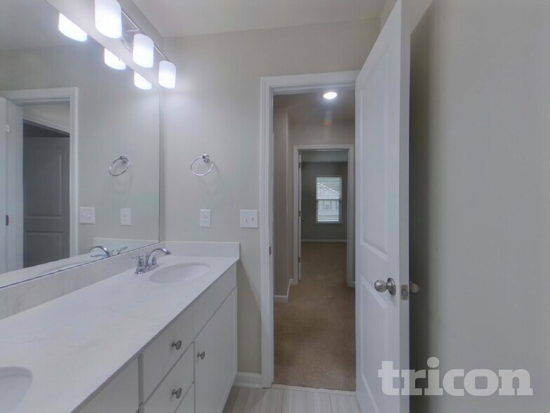 Building Photo - 119 Spring Knoll Dr