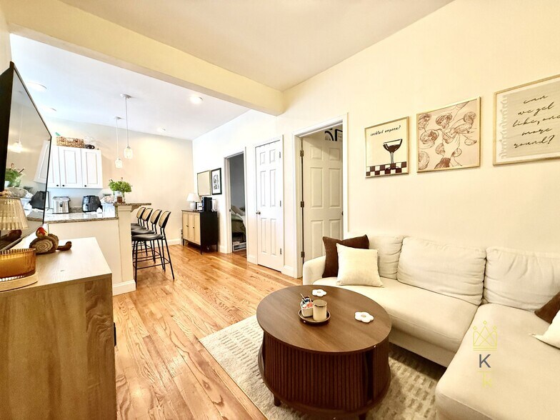 Building Photo - 1872 Commonwealth Ave