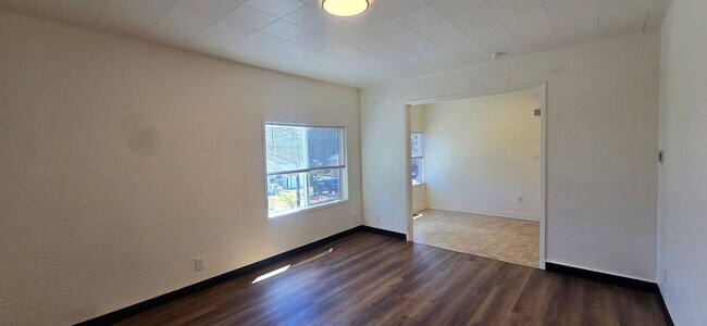 Building Photo - 321 South Third Street