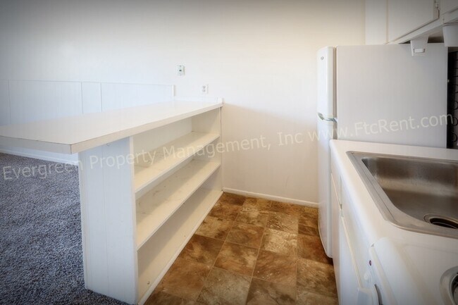 Building Photo - 2008 W Plum St