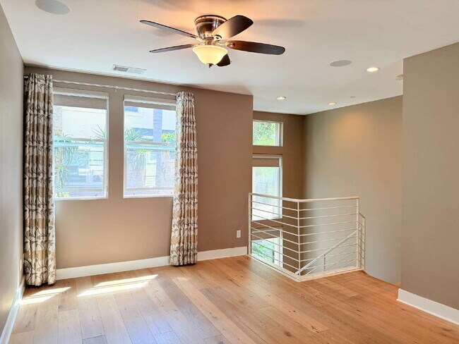 Building Photo - Modern Comfort Awaits: Spacious 3-Bed, 3.5...