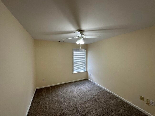 Building Photo - 1093 River Isle Dr