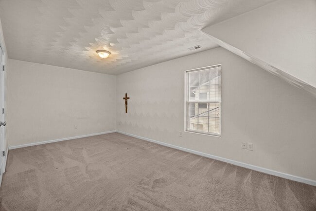 Building Photo - Beautiful Spacious Home for Rent in Norfolk!