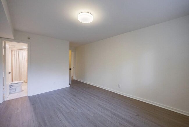 Building Photo - 922 Barton Woods Rd NE