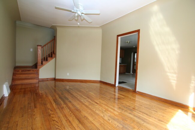 Building Photo - 548 Fremont Ave NW