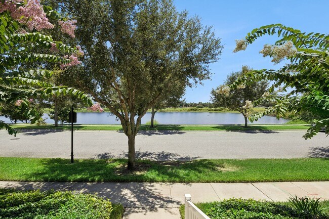 Building Photo - 3/2.5/2 Townhome in SummerLake