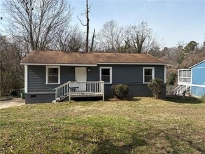 Building Photo - 2298 Swallow Cir SE