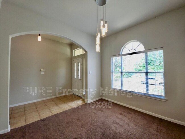 Building Photo - 1104 Kensington Castle Trl