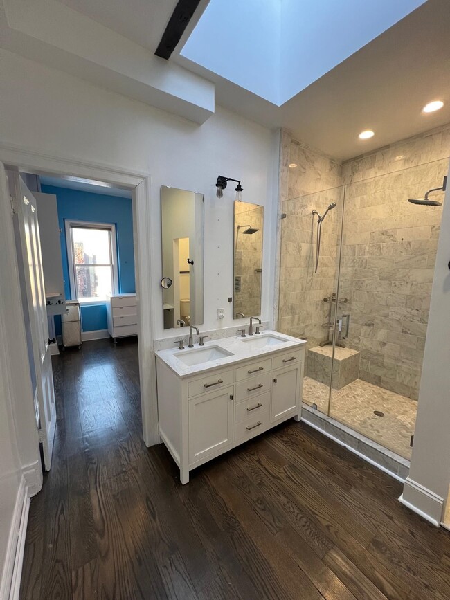 Building Photo - 122 Mercer St