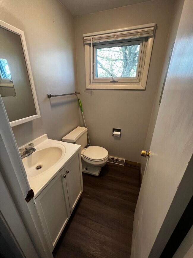 Building Photo - 119 E Summerset Ln