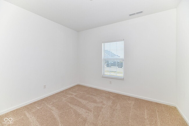 Building Photo - 5375 Maywood Dr