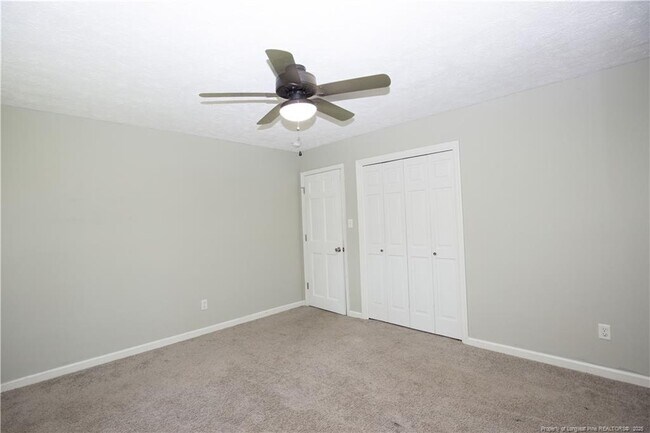 Building Photo - 906 N Glenwood Trail