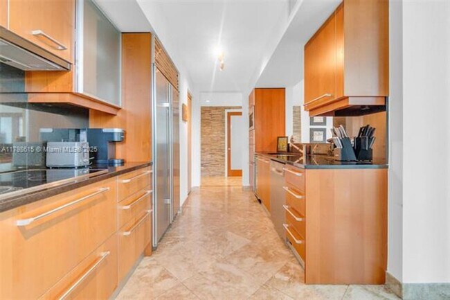 Building Photo - 1331 Brickell Bay Dr
