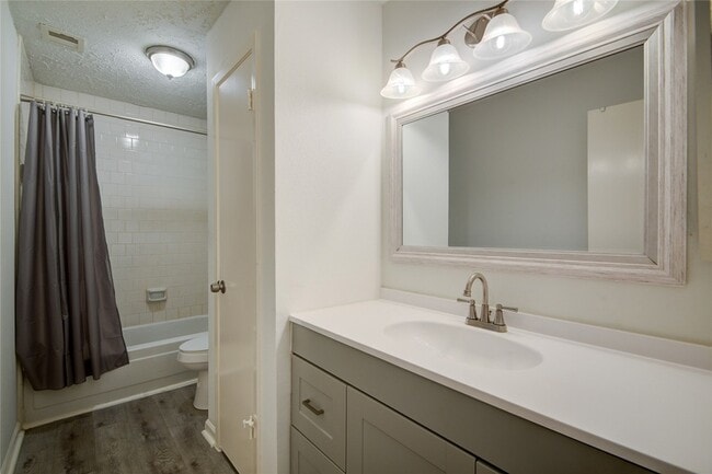 Building Photo - 1911 Ripple Creek Dr