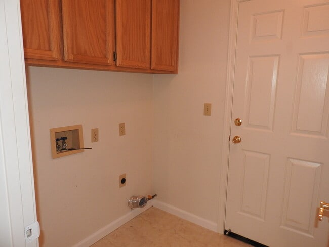Building Photo - 154 Elkins Cir