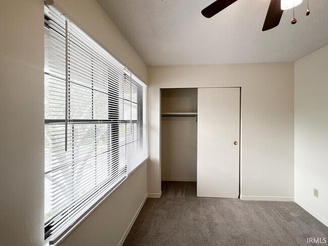 Building Photo - 513 E Graham Pl