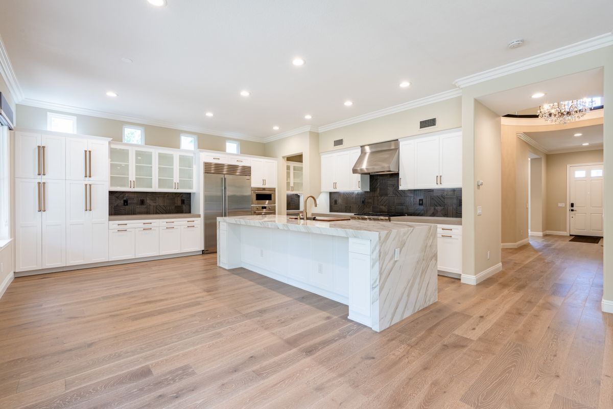 Building Photo - 6 Heather