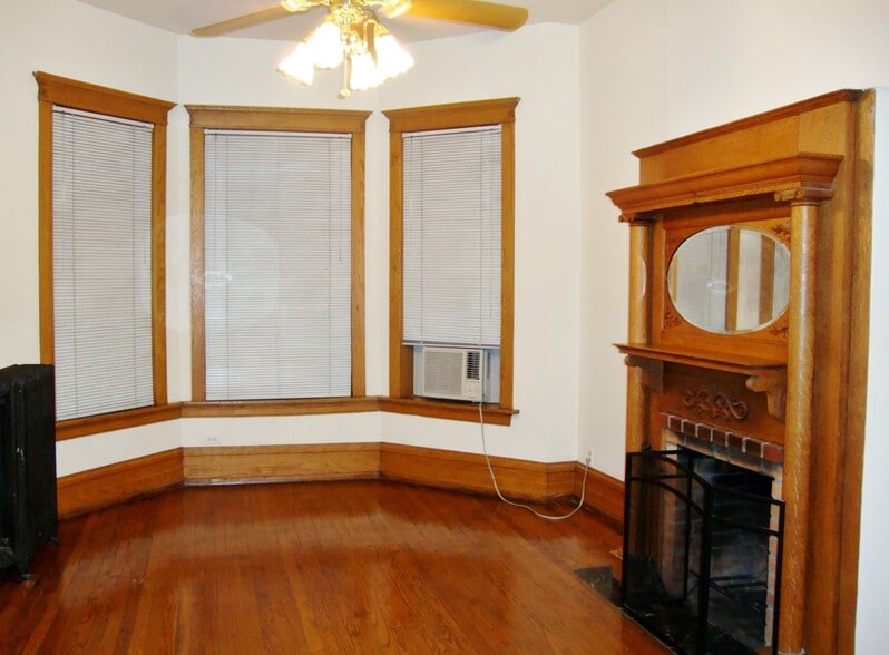 Living Room - 3538 N Reta Ave