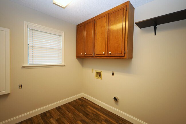 Building Photo - 326 Jennifer Cir