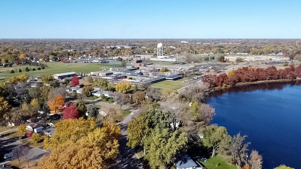 Building Photo - 5800 Moore Lake Dr W