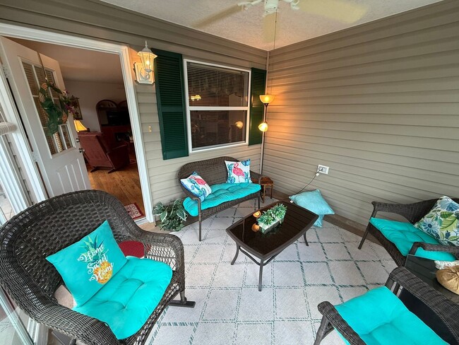 Building Photo - Charming SEASONAL 2+2 Villa in the Village of Sabal Chase