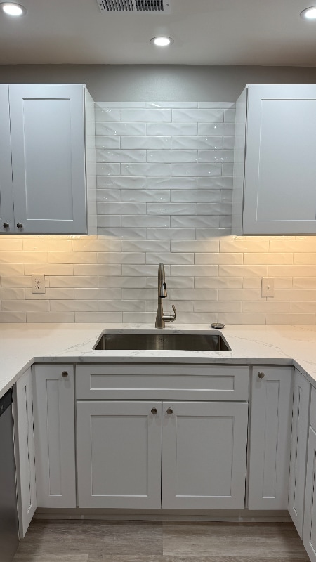 Building Photo - 500 Fairway Village Dr